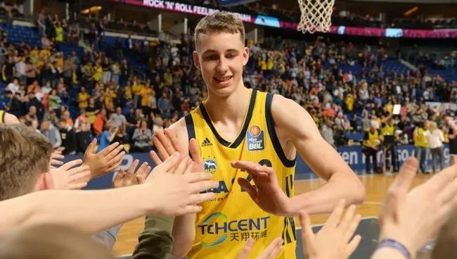 小托马斯近 小托马斯近