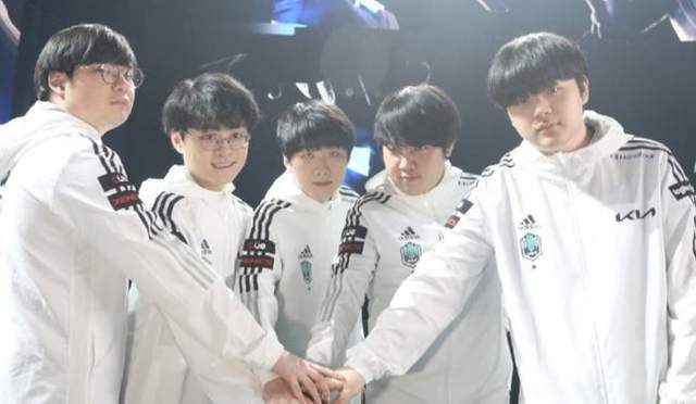 排球运动的 排球运动的