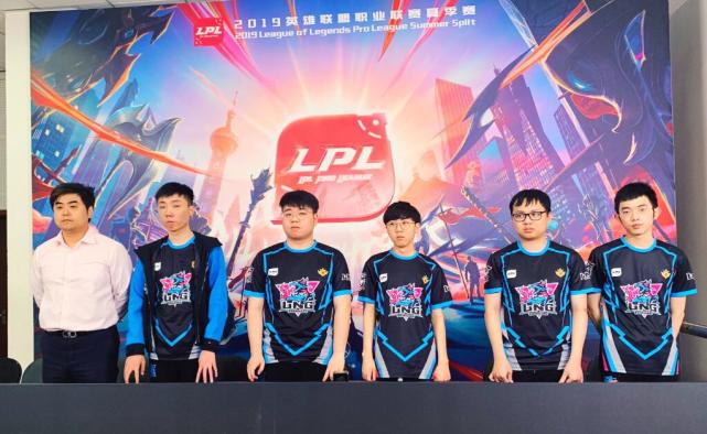 这两位年轻 这两位年轻