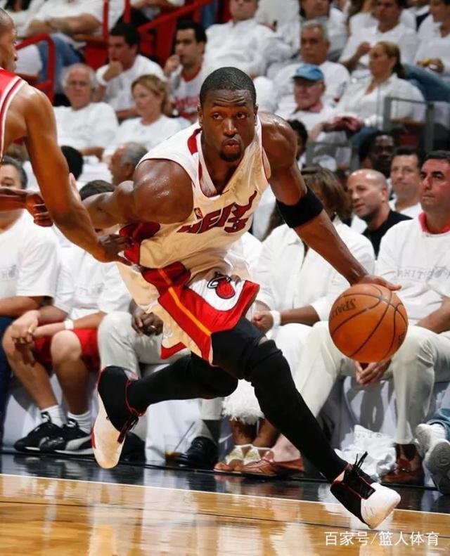 队友们在他 队友们在他