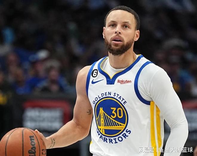 有的在背靠 有的在背靠