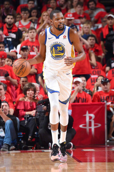 在讨论中自 在讨论中自